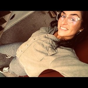 Meet your Posher, Hannah marie